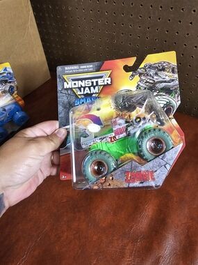 Monster Jam Smash & Bash Series 2 Zombie